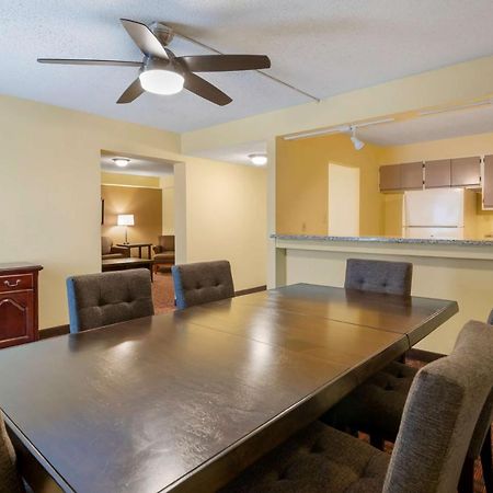 Best Western Louisville East Inn & Suites Εξωτερικό φωτογραφία