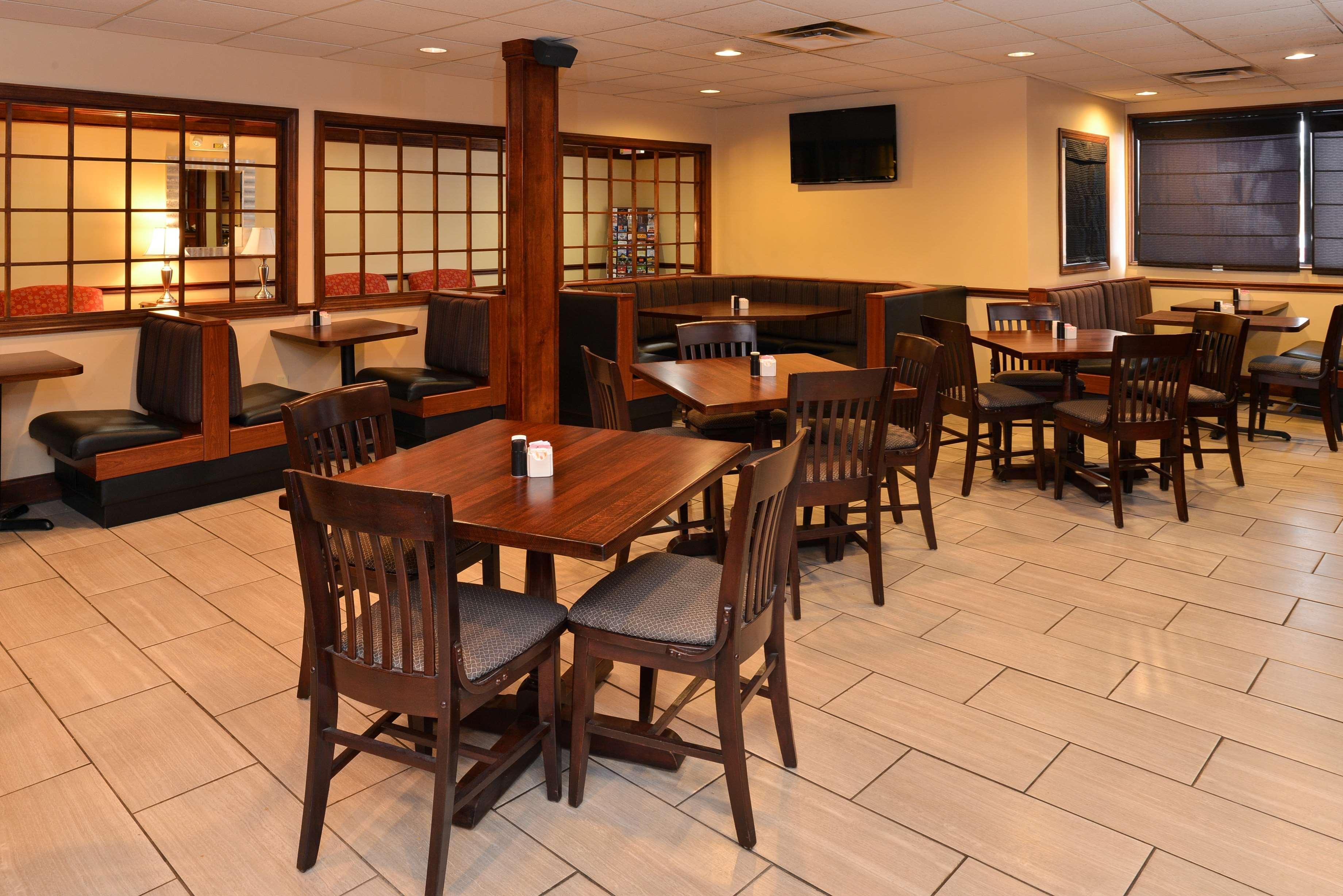 Best Western Louisville East Inn & Suites Εξωτερικό φωτογραφία