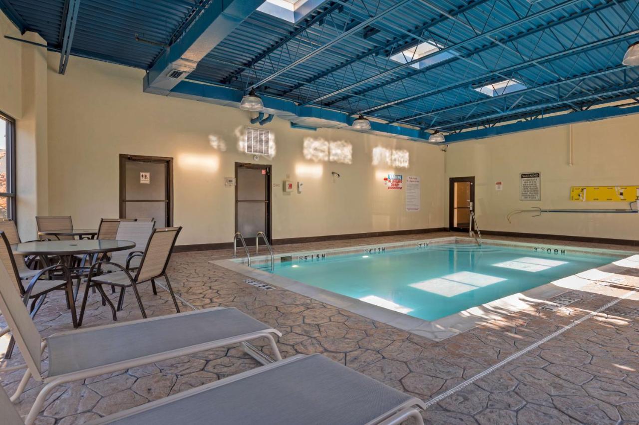 Best Western Louisville East Inn & Suites Εξωτερικό φωτογραφία