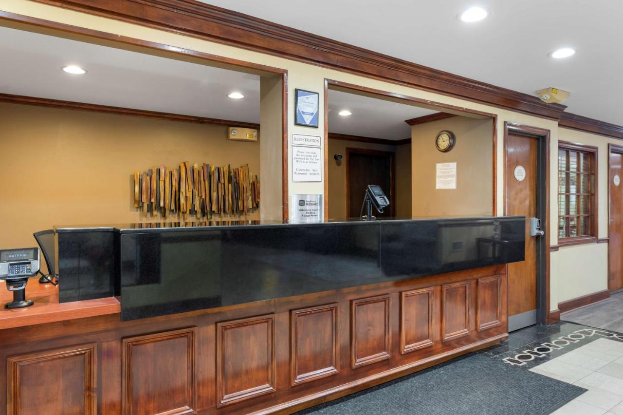 Best Western Louisville East Inn & Suites Εξωτερικό φωτογραφία