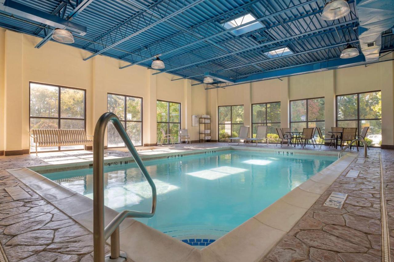 Best Western Louisville East Inn & Suites Εξωτερικό φωτογραφία