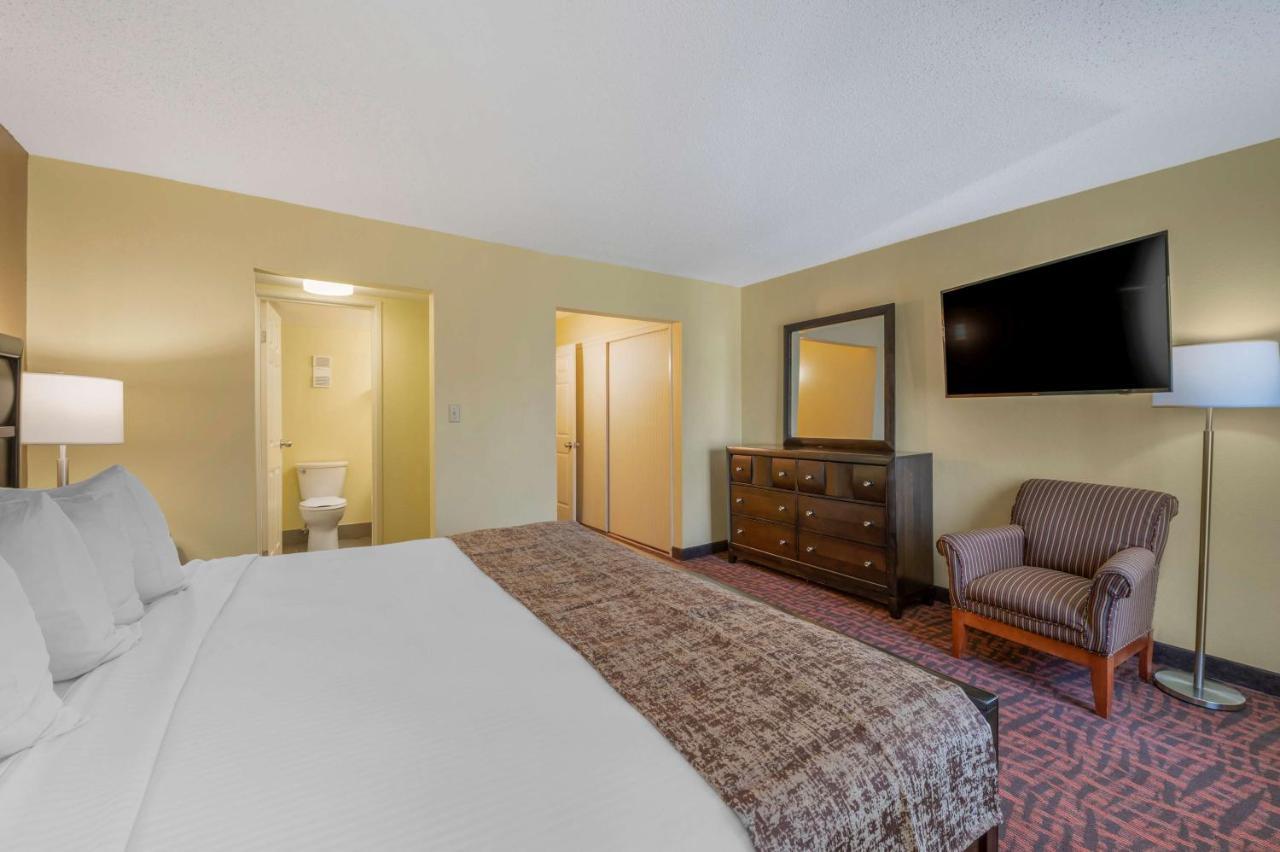 Best Western Louisville East Inn & Suites Εξωτερικό φωτογραφία