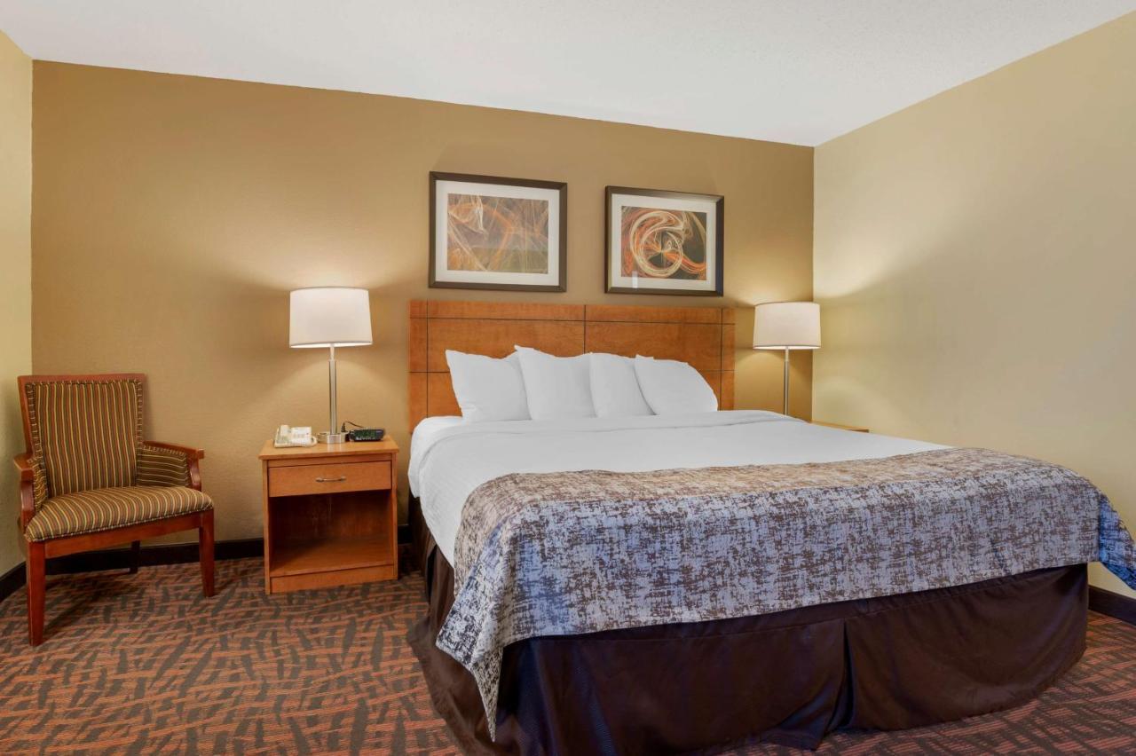 Best Western Louisville East Inn & Suites Εξωτερικό φωτογραφία