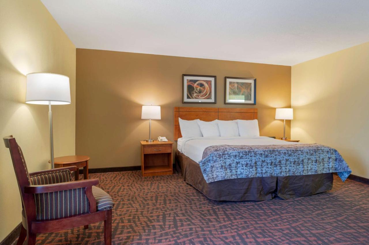 Best Western Louisville East Inn & Suites Εξωτερικό φωτογραφία