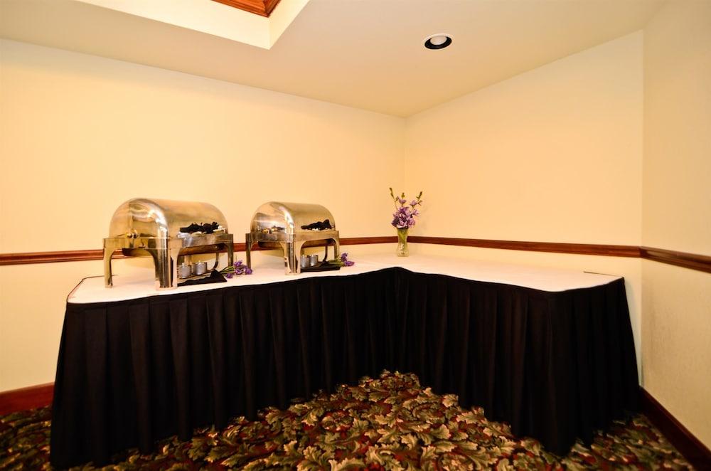 Best Western Louisville East Inn & Suites Εξωτερικό φωτογραφία