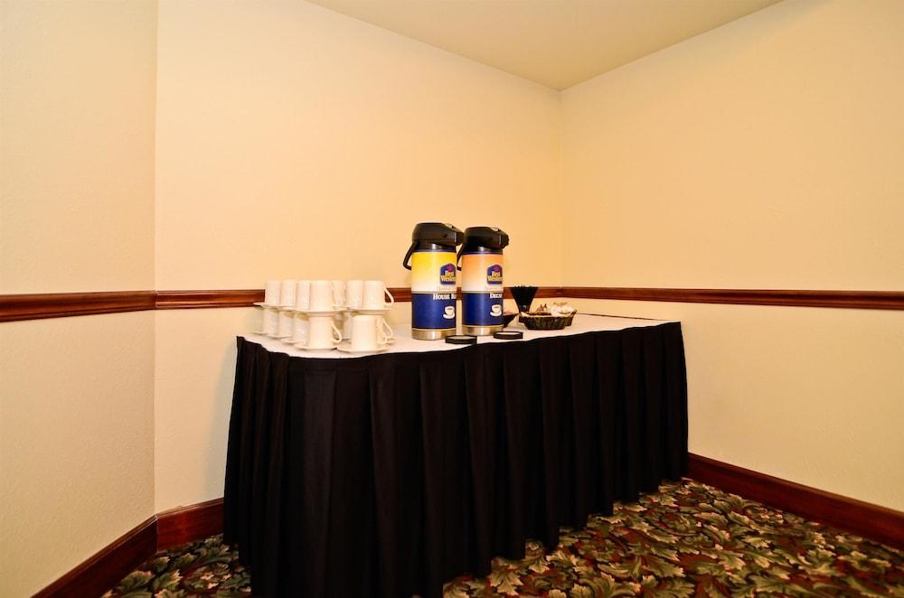 Best Western Louisville East Inn & Suites Εξωτερικό φωτογραφία