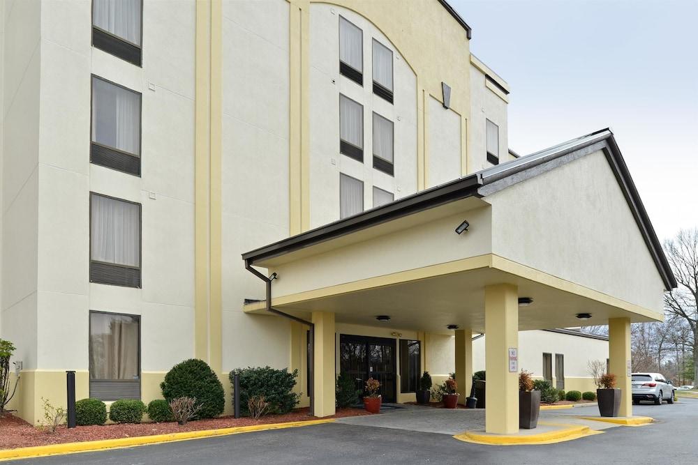Best Western Louisville East Inn & Suites Εξωτερικό φωτογραφία