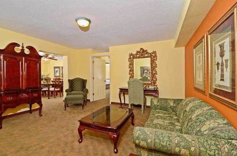 Best Western Louisville East Inn & Suites Εξωτερικό φωτογραφία