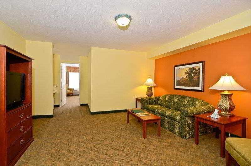 Best Western Louisville East Inn & Suites Εξωτερικό φωτογραφία