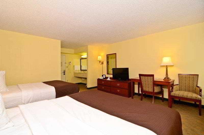 Best Western Louisville East Inn & Suites Εξωτερικό φωτογραφία
