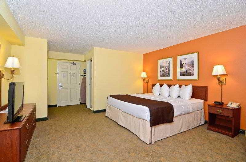 Best Western Louisville East Inn & Suites Εξωτερικό φωτογραφία
