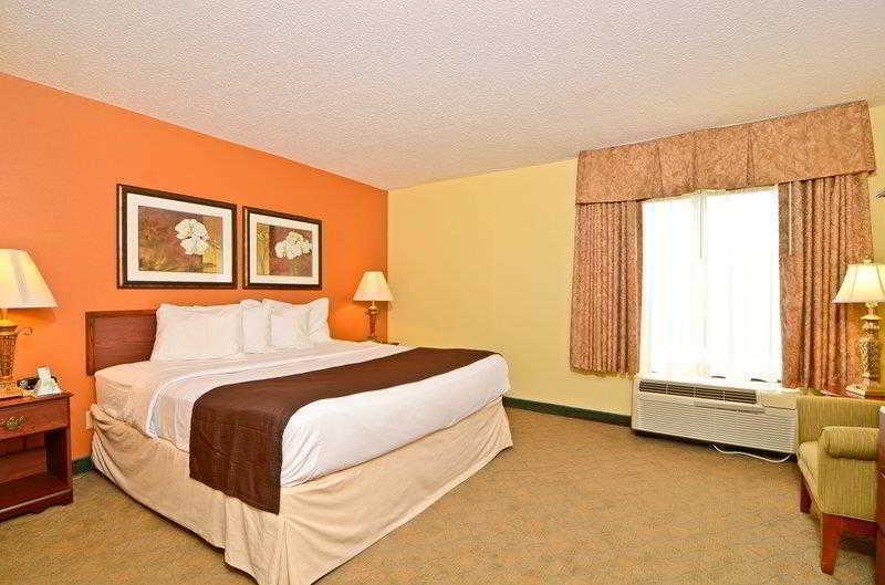 Best Western Louisville East Inn & Suites Εξωτερικό φωτογραφία