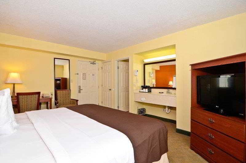 Best Western Louisville East Inn & Suites Εξωτερικό φωτογραφία