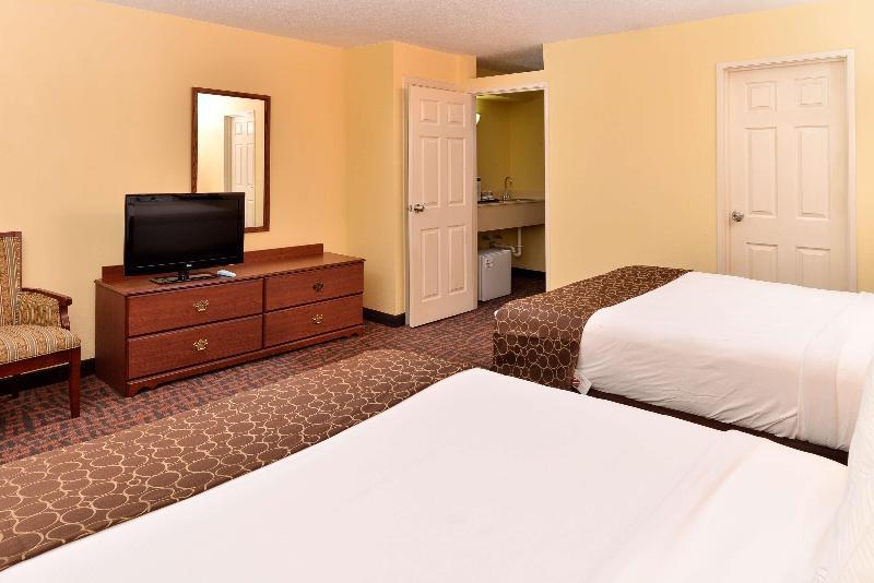 Best Western Louisville East Inn & Suites Εξωτερικό φωτογραφία